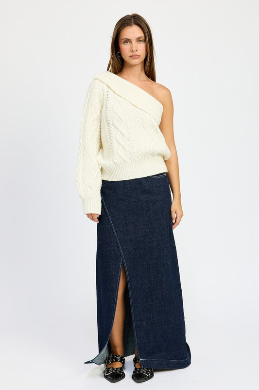 OVERSIZED ONE SHOULDER SWEATER